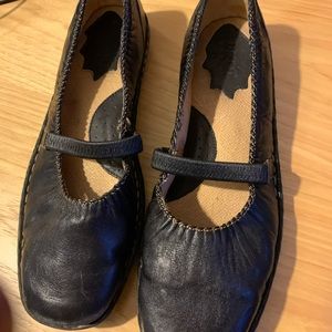 Mary Janes -Black Leather -Born- barely worn